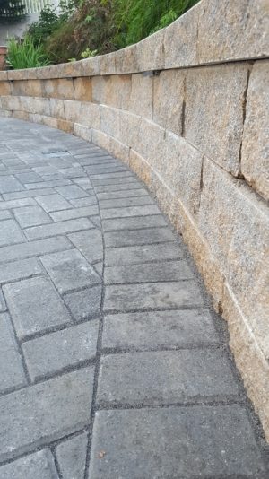 a patio wiht a paver reatining wall in Edgewater NJ